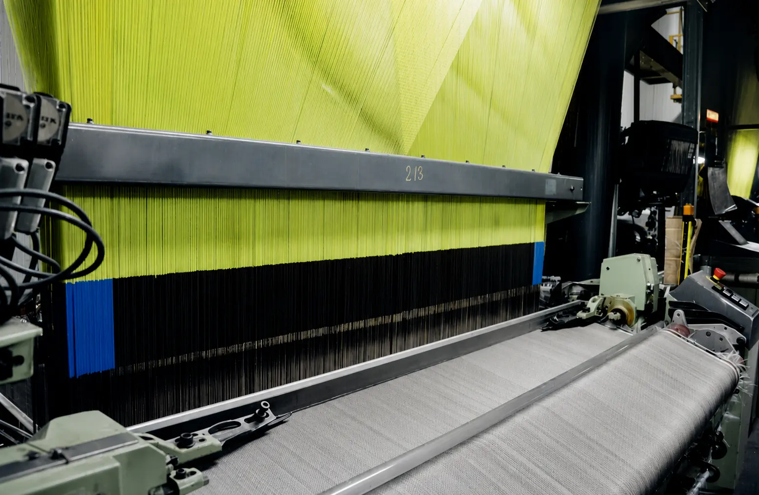 Jacquard weaving harness operating on a textile loom